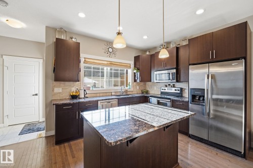914 Valour Way Nw, Edmonton, AB - Indoor Photo Showing Kitchen With Stainless Steel Kitchen With Upgraded Kitchen