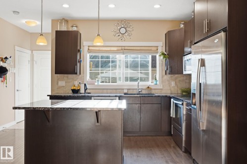 914 Valour Way Nw, Edmonton, AB - Indoor Photo Showing Kitchen With Stainless Steel Kitchen With Upgraded Kitchen