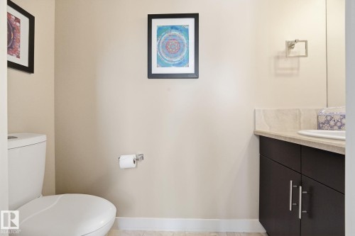 914 Valour Way Nw, Edmonton, AB - Indoor Photo Showing Bathroom