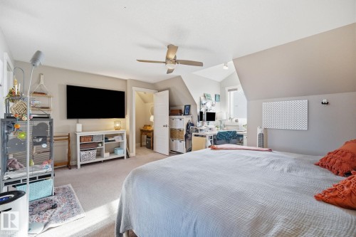 914 Valour Way Nw, Edmonton, AB - Indoor Photo Showing Bedroom