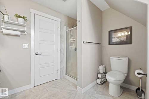 914 Valour Way Nw, Edmonton, AB - Indoor Photo Showing Bathroom