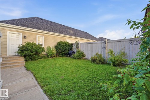 914 Valour Way Nw, Edmonton, AB - Outdoor