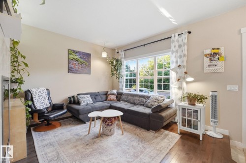 914 Valour Way Nw, Edmonton, AB - Indoor Photo Showing Living Room