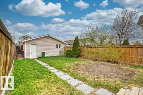 Detached rear garage with horizontal siding - 21344 88 Avenue Nw, Edmonton, AB - Outdoor