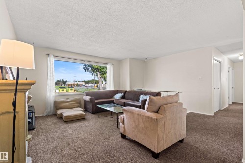 11703 38 Street Nw, Edmonton, AB - Indoor