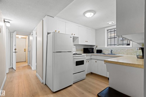 11703 38 Street Nw, Edmonton, AB - Indoor Photo Showing Kitchen