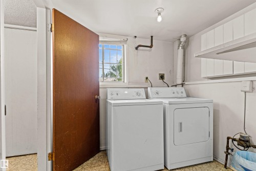 11703 38 Street Nw, Edmonton, AB - Indoor Photo Showing Laundry Room