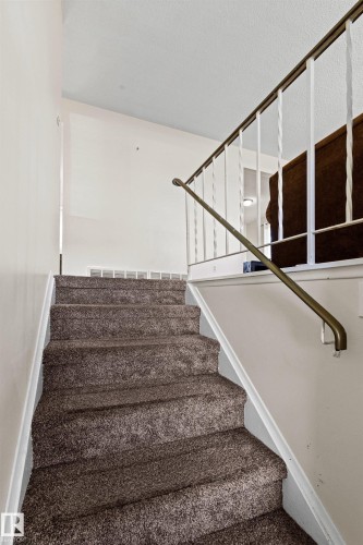 11703 38 Street Nw, Edmonton, AB - Indoor Photo Showing Other Room