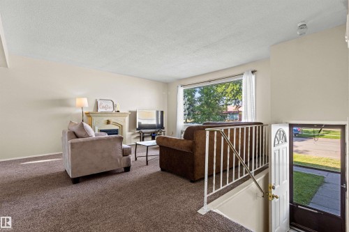 11703 38 Street Nw, Edmonton, AB - Indoor