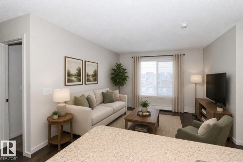 #430 5515 7 Av Sw, Edmonton, AB - Indoor Photo Showing Living Room