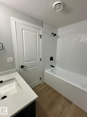 #Bsmt 3922 40 Av, Beaumont, AB - Indoor Photo Showing Bathroom