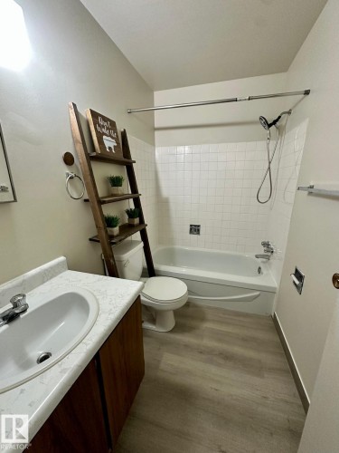 #71 11255 31 Av Nw, Edmonton, AB - Indoor Photo Showing Bathroom