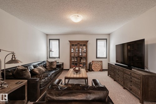 Neutral wall paint with carpet flooring - 1337 Secord Landing Nw, Edmonton, AB - Indoor Photo Showing Living Room