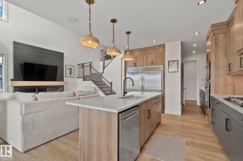 1 Starling Way, Fort Saskatchewan, AB - Indoor Photo Showing Kitchen With Upgraded Kitchen