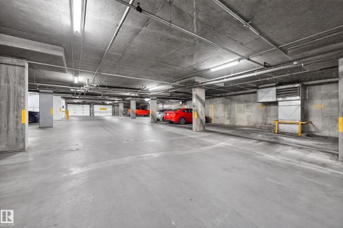 #405 3 Perron St, St. Albert, AB - Indoor Photo Showing Garage