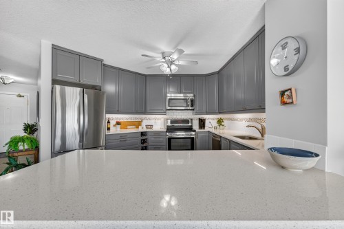 #405 3 Perron St, St. Albert, AB - Indoor Photo Showing Kitchen With Upgraded Kitchen
