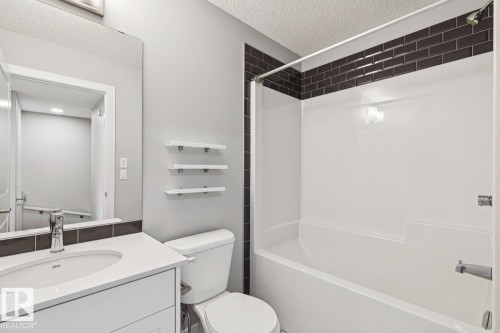 #110 1010 Rabbit Hill Rd Sw Sw, Edmonton, AB - Indoor Photo Showing Bathroom