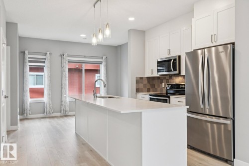 #110 1010 Rabbit Hill Rd Sw Sw, Edmonton, AB - Indoor Photo Showing Kitchen With Stainless Steel Kitchen With Upgraded Kitchen
