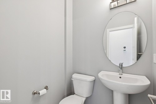 #110 1010 Rabbit Hill Rd Sw Sw, Edmonton, AB - Indoor Photo Showing Bathroom