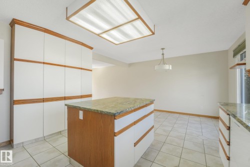 8608 152A Avenue Nw, Edmonton, AB - Indoor Photo Showing Kitchen