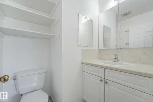 8608 152A Avenue Nw, Edmonton, AB - Indoor Photo Showing Bathroom