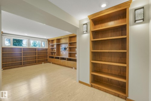 8608 152A Avenue Nw, Edmonton, AB - Indoor Photo Showing Other Room