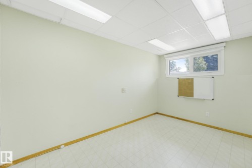 8608 152A Avenue Nw, Edmonton, AB - Indoor Photo Showing Other Room