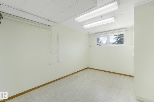 8608 152A Avenue Nw, Edmonton, AB - Indoor Photo Showing Other Room