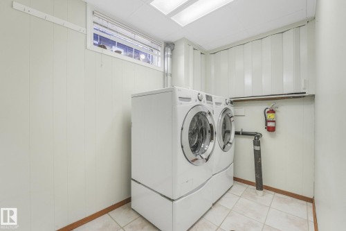 8608 152A Avenue Nw, Edmonton, AB - Indoor Photo Showing Laundry Room