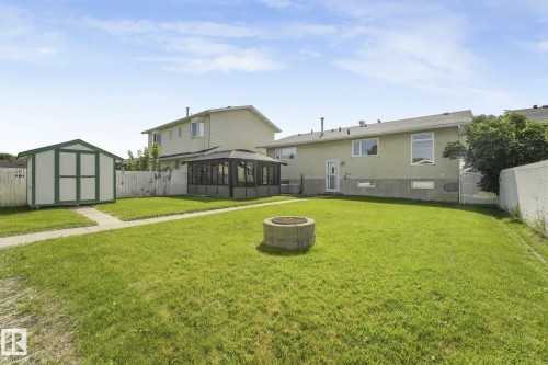 8608 152A Avenue Nw, Edmonton, AB - Outdoor With Backyard