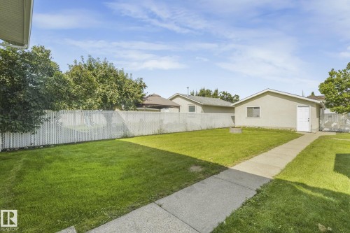8608 152A Avenue Nw, Edmonton, AB - Outdoor With Backyard