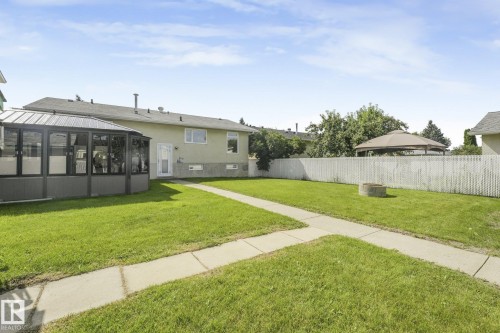 8608 152A Avenue Nw, Edmonton, AB - Outdoor With Backyard