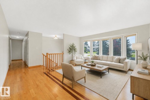 8608 152A Avenue Nw, Edmonton, AB - Indoor Photo Showing Living Room