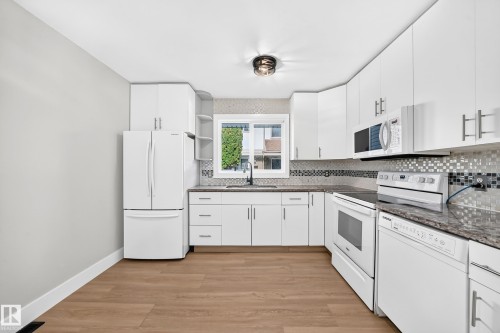 54 Woodvale Village Nw, Edmonton, AB - Indoor Photo Showing Kitchen