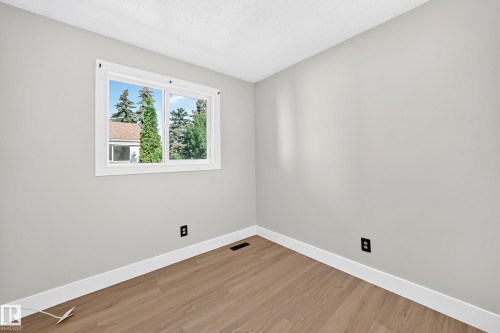 54 Woodvale Village Nw, Edmonton, AB - Indoor Photo Showing Other Room