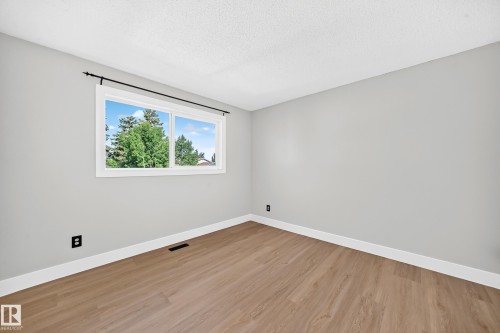 54 Woodvale Village Nw, Edmonton, AB - Indoor Photo Showing Other Room