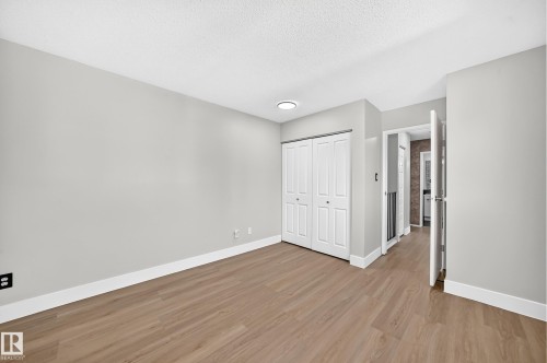 54 Woodvale Village Nw, Edmonton, AB - Indoor Photo Showing Other Room