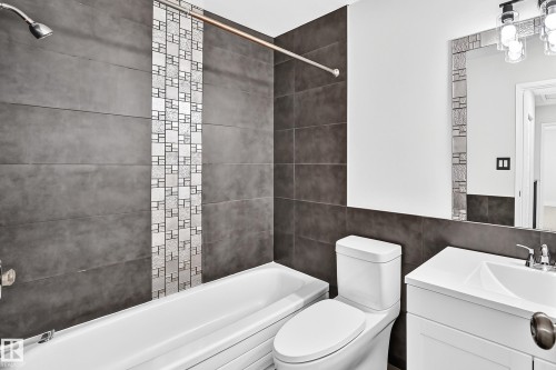 54 Woodvale Village Nw, Edmonton, AB - Indoor Photo Showing Bathroom