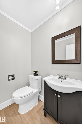 54 Woodvale Village Nw, Edmonton, AB - Indoor Photo Showing Bathroom