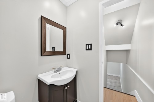 54 Woodvale Village Nw, Edmonton, AB - Indoor Photo Showing Bathroom