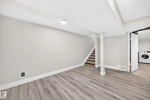 54 Woodvale Village Nw, Edmonton, AB - Indoor Photo Showing Other Room