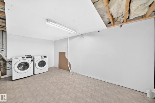 54 Woodvale Village Nw, Edmonton, AB - Indoor Photo Showing Laundry Room