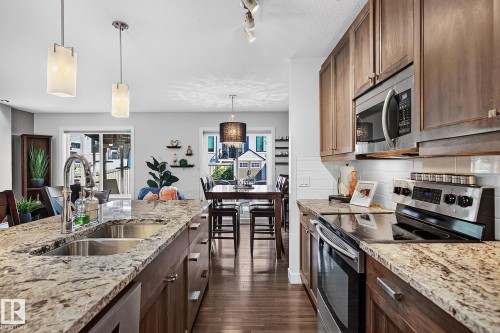 6642 Cardinal Road Sw, Edmonton, AB - Indoor Photo Showing Kitchen With Double Sink With Upgraded Kitchen