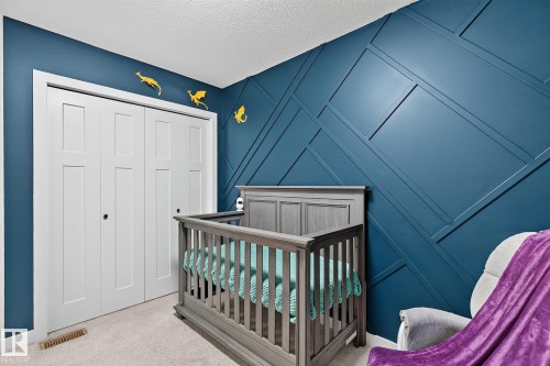 6642 Cardinal Road Sw, Edmonton, AB - Indoor Photo Showing Bedroom