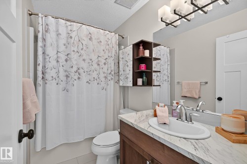 6642 Cardinal Road Sw, Edmonton, AB - Indoor Photo Showing Bathroom