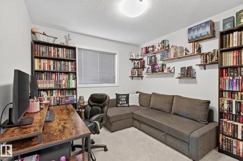 6642 Cardinal Road Sw, Edmonton, AB - Indoor Photo Showing Office