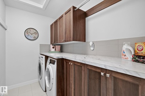 6642 Cardinal Road Sw, Edmonton, AB - Indoor Photo Showing Laundry Room