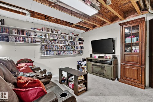 6642 Cardinal Road Sw, Edmonton, AB - Indoor
