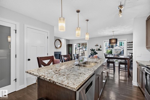 6642 Cardinal Road Sw, Edmonton, AB - Indoor Photo Showing Kitchen With Double Sink With Upgraded Kitchen