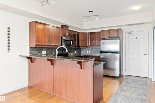 #702 10303 111 St Nw, Edmonton, AB - Indoor Photo Showing Kitchen